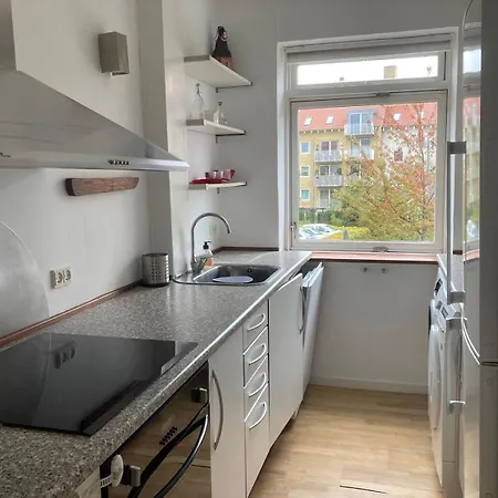 Con 2 Stanze Da Letto Vicino La Stazione Metro Di Mozart Plads *