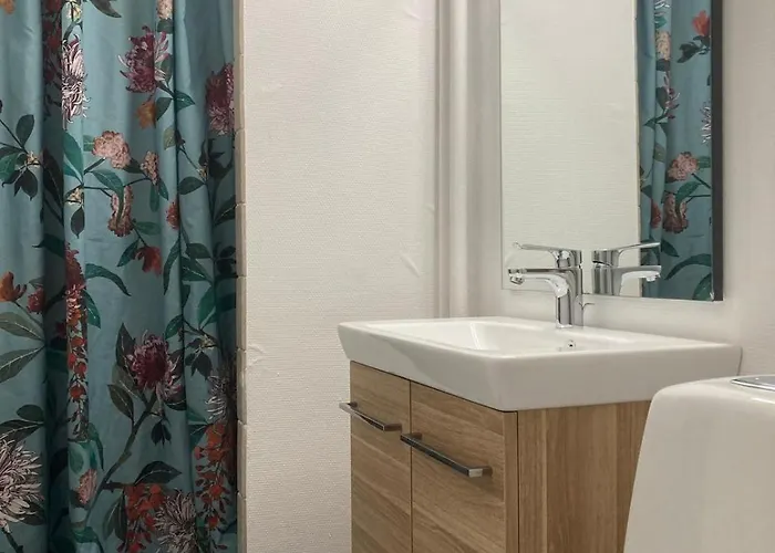 Con 2 Stanze Da Letto Vicino La Stazione Metro Di Mozart Plads * København